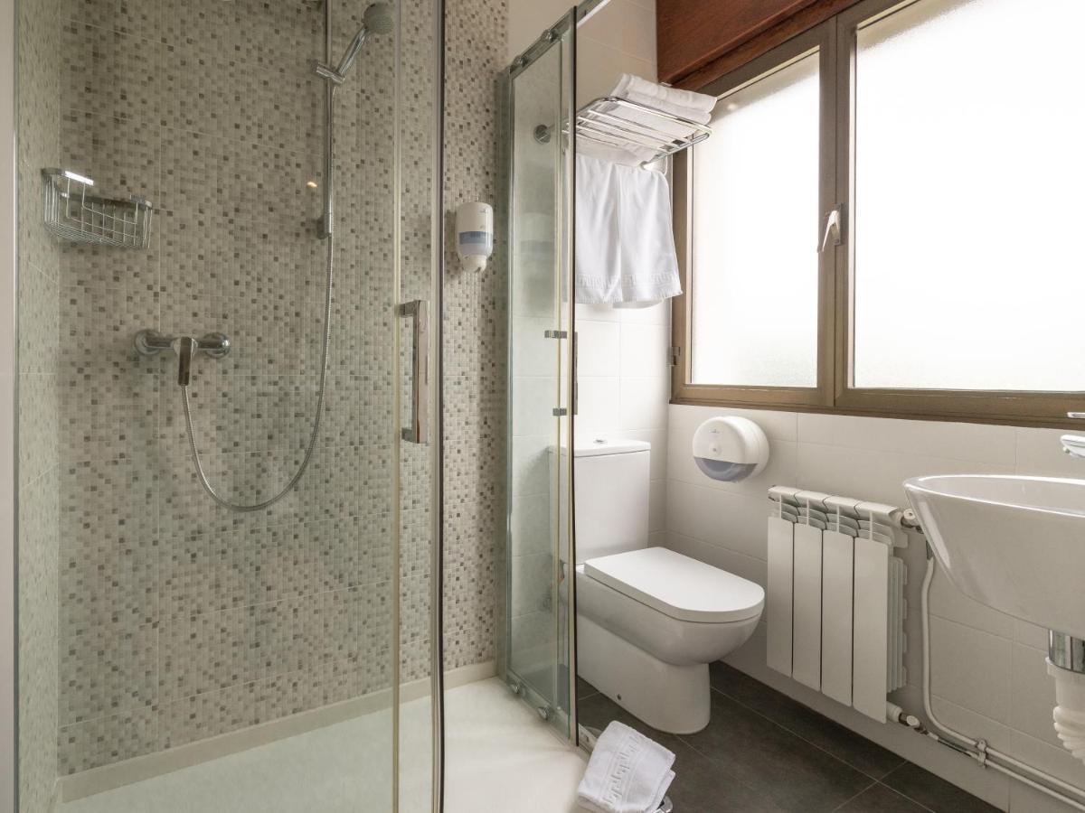 Hotel Rosalia De Castro Понтеведра Экстерьер фото